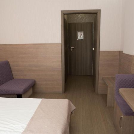 Mini Elegant Hotel Kiev Bagian luar foto