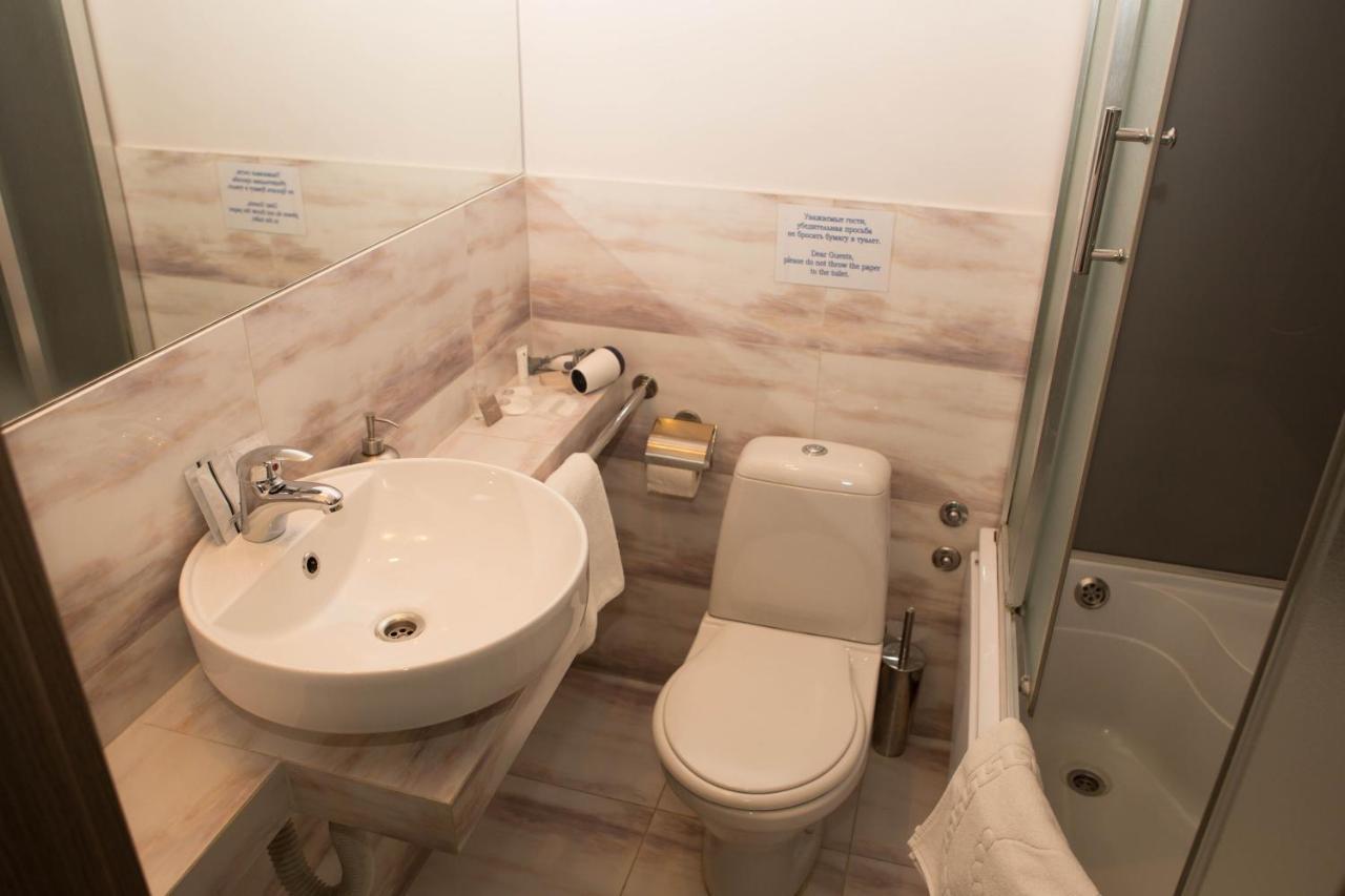 Mini Elegant Hotel Kiev Bagian luar foto