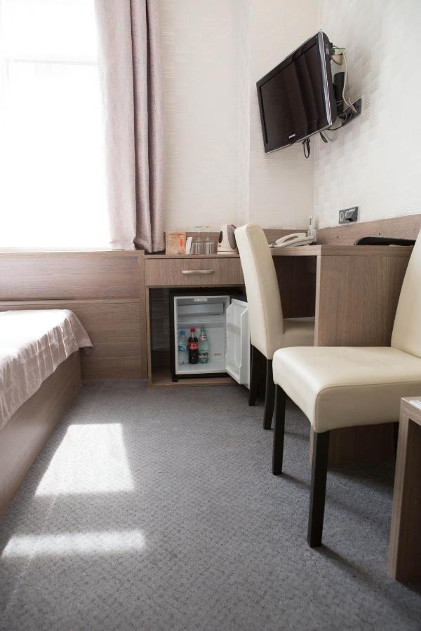 Mini Elegant Hotel Kiev Bagian luar foto