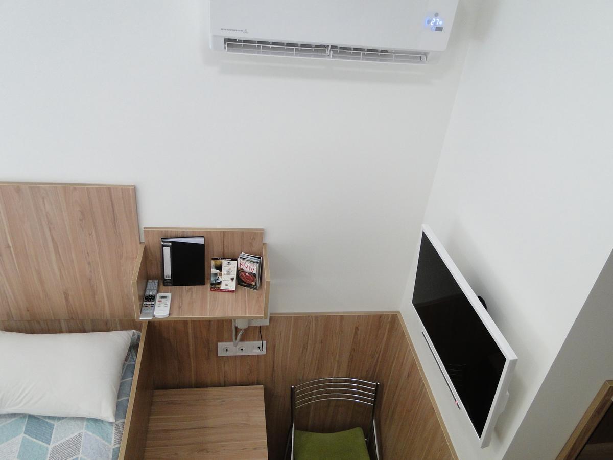 Mini Elegant Hotel Kiev Bagian luar foto