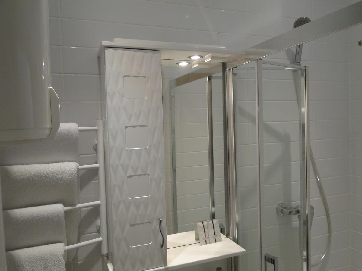 Mini Elegant Hotel Kiev Bagian luar foto