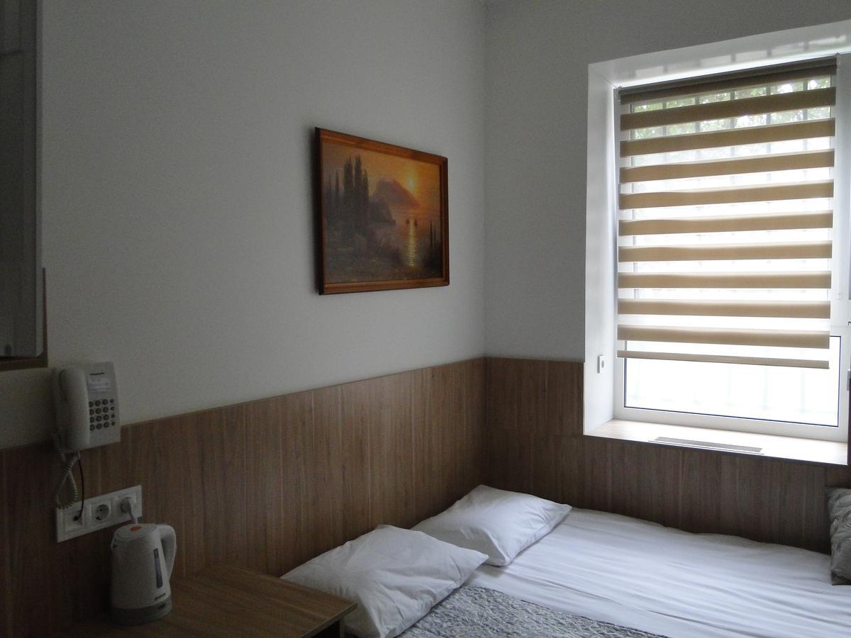 Mini Elegant Hotel Kiev Bagian luar foto