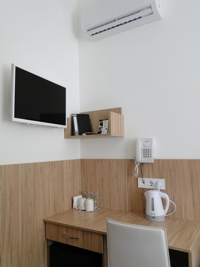 Mini Elegant Hotel Kiev Bagian luar foto