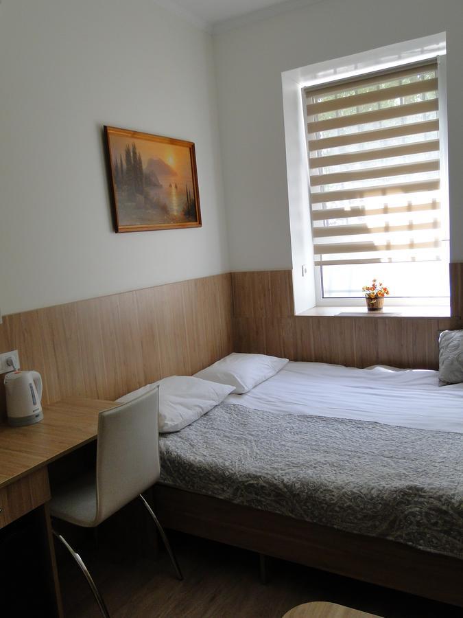 Mini Elegant Hotel Kiev Bagian luar foto